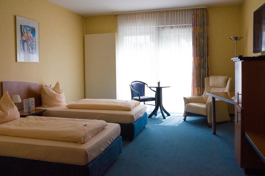 Hotel Stadt Puettlingen Cameră foto